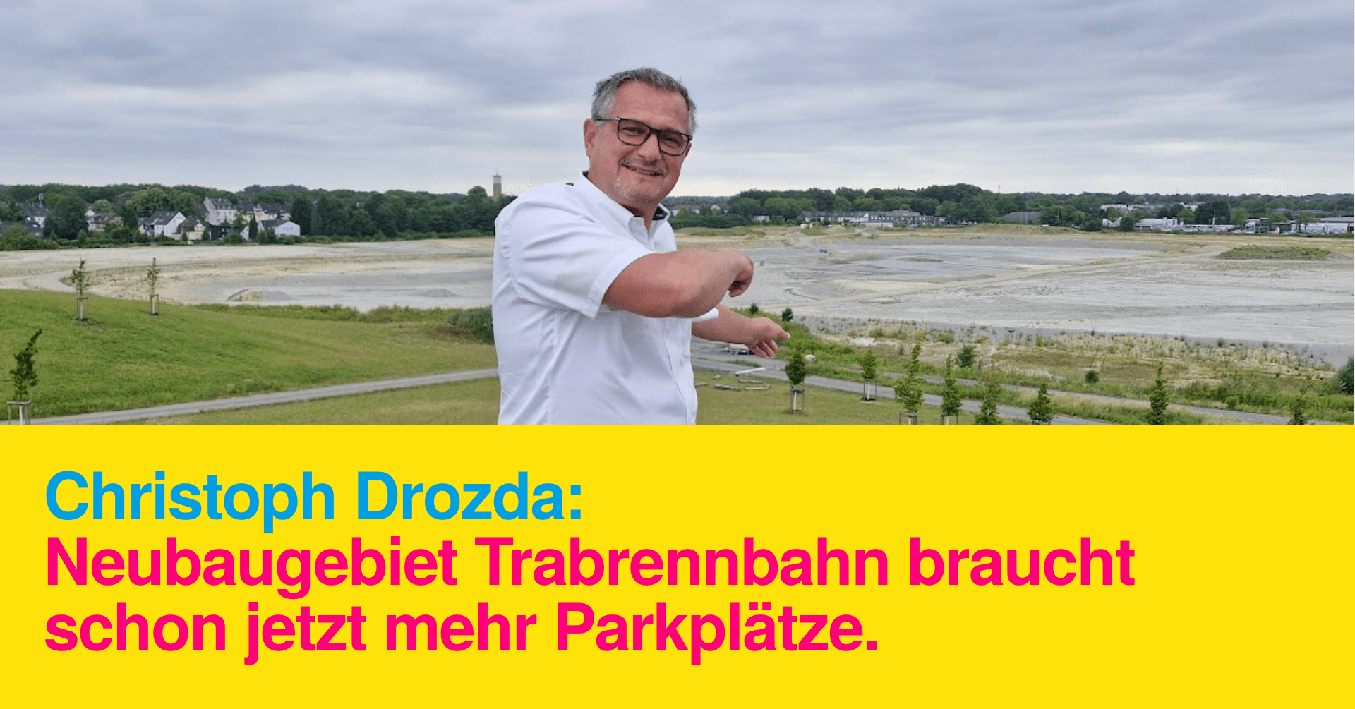Christoph Drozda vor dem Neubaugebiet TRabrennbahn
